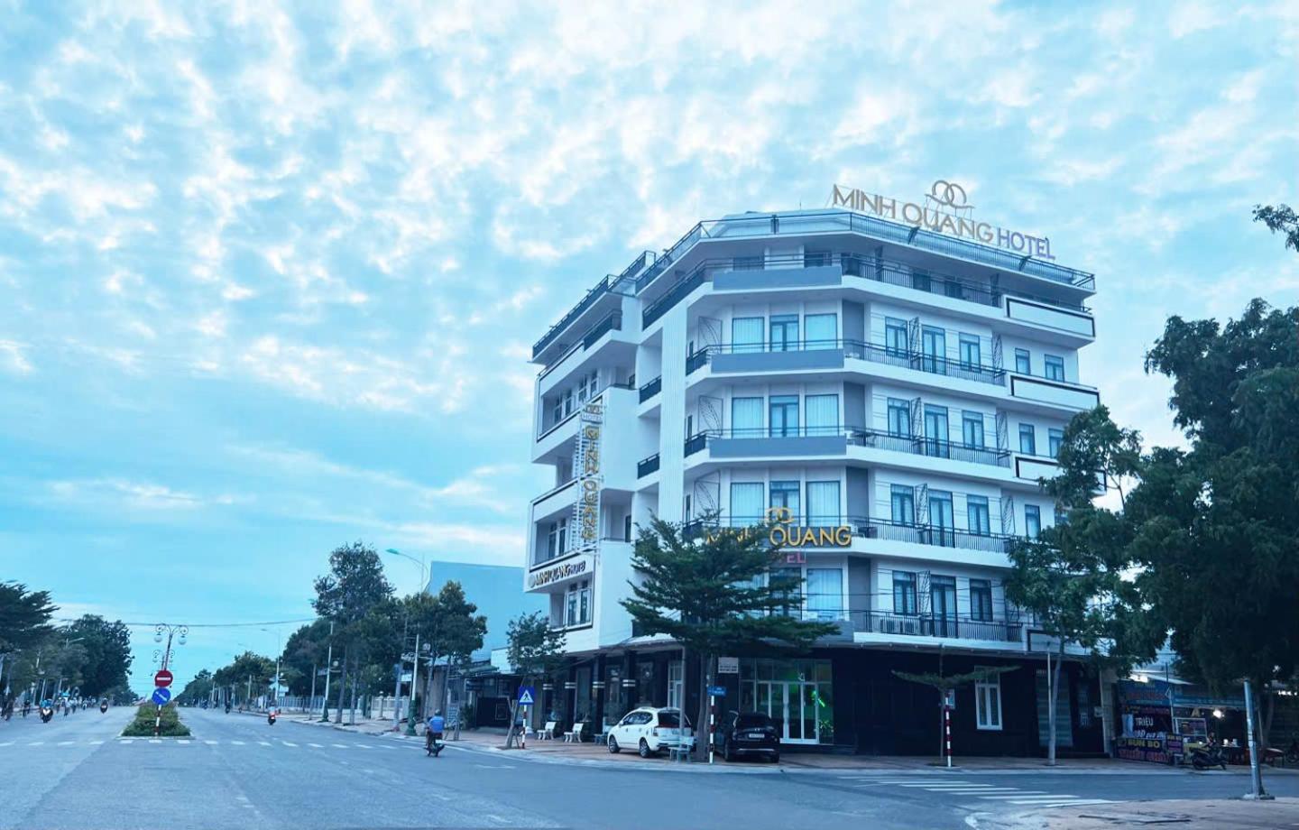 Отель Khach San Minh Quang Фанранг Экстерьер фото