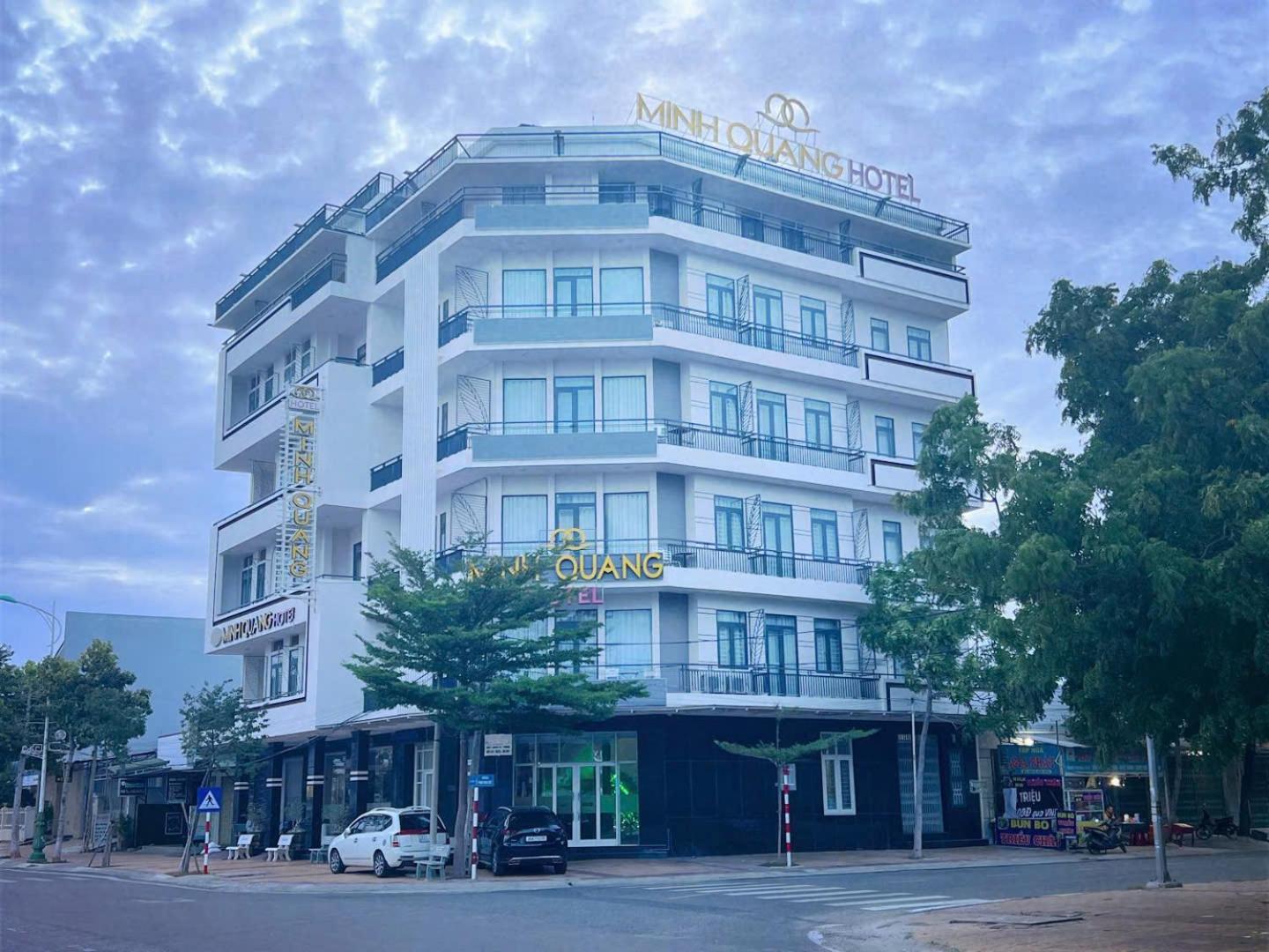 Отель Khach San Minh Quang Фанранг Экстерьер фото